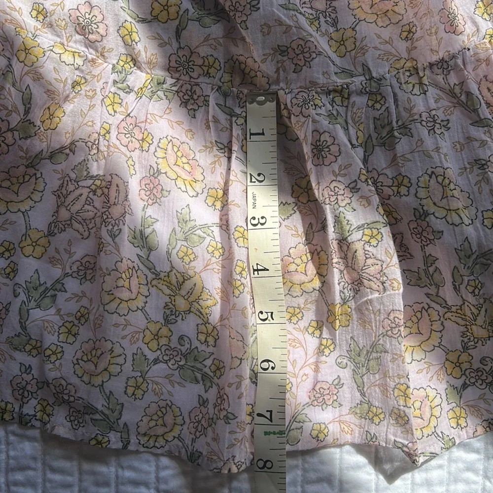 American Eagle flowy top.    Pale purple. Size S     Would easily fit Medium - Picture 8 of 14